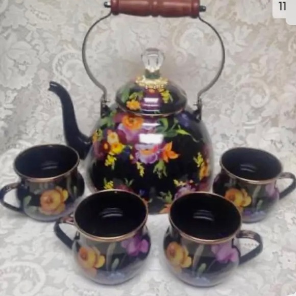 MacKenzie Childs Black Flower Market Enamel 144 oz-4.5 Qts Tea Kettle w/ 4 Mugs - Picture 11 of 11